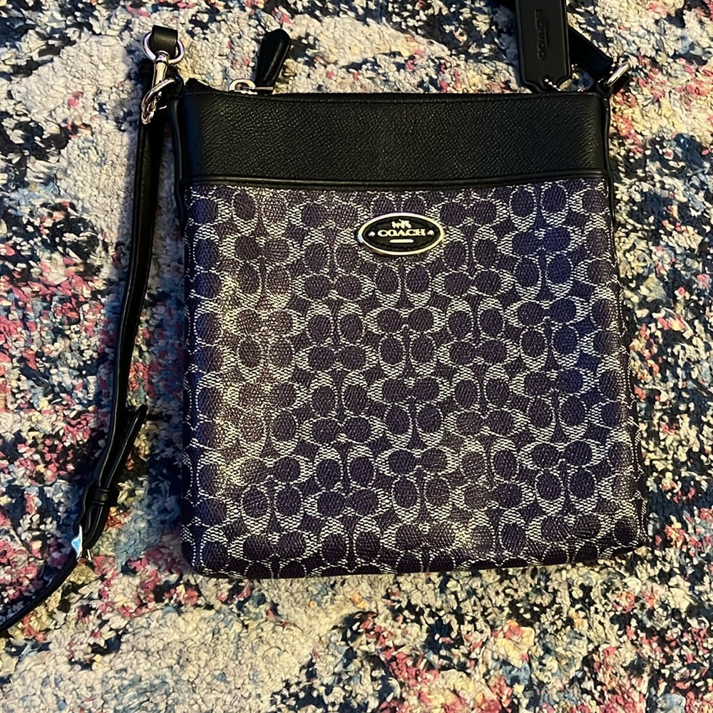 Genuine coach Crossbody like new condition💜💙